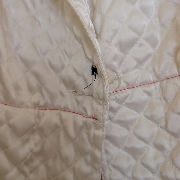 Elegant Cream Quilted Robe - Picture 5 of 10